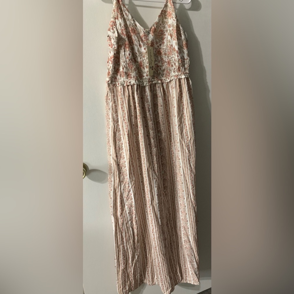 SUNDRESS Boutique Maxi. 100% Polyester. Size  XL.No slits.Breezy!Broken button.